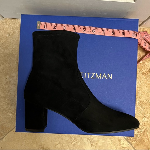 NWT Gorgeous Stuart Weitzman Siggy Suede Sock Bootie size 9 - Picture 4 of 8